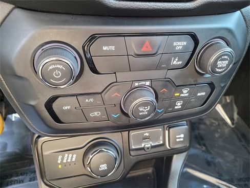 Used 2023 Jeep Renegade Latitude w/ Sun/Sound Group image 20