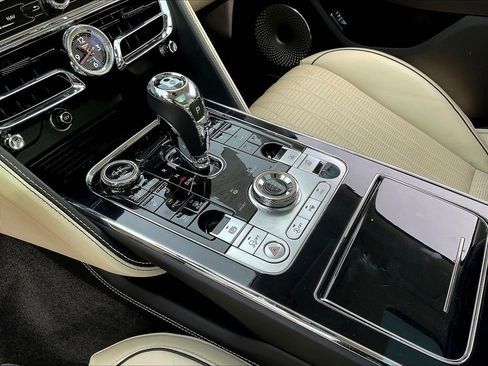 Used 2022 Bentley Flying Spur V8 AWD/4WD image 18