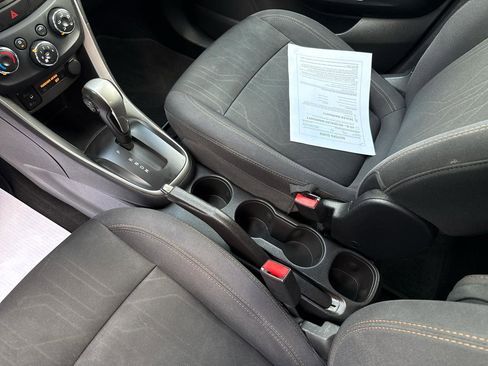 Used 2017 Chevrolet Trax LT AWD/4WD image 21