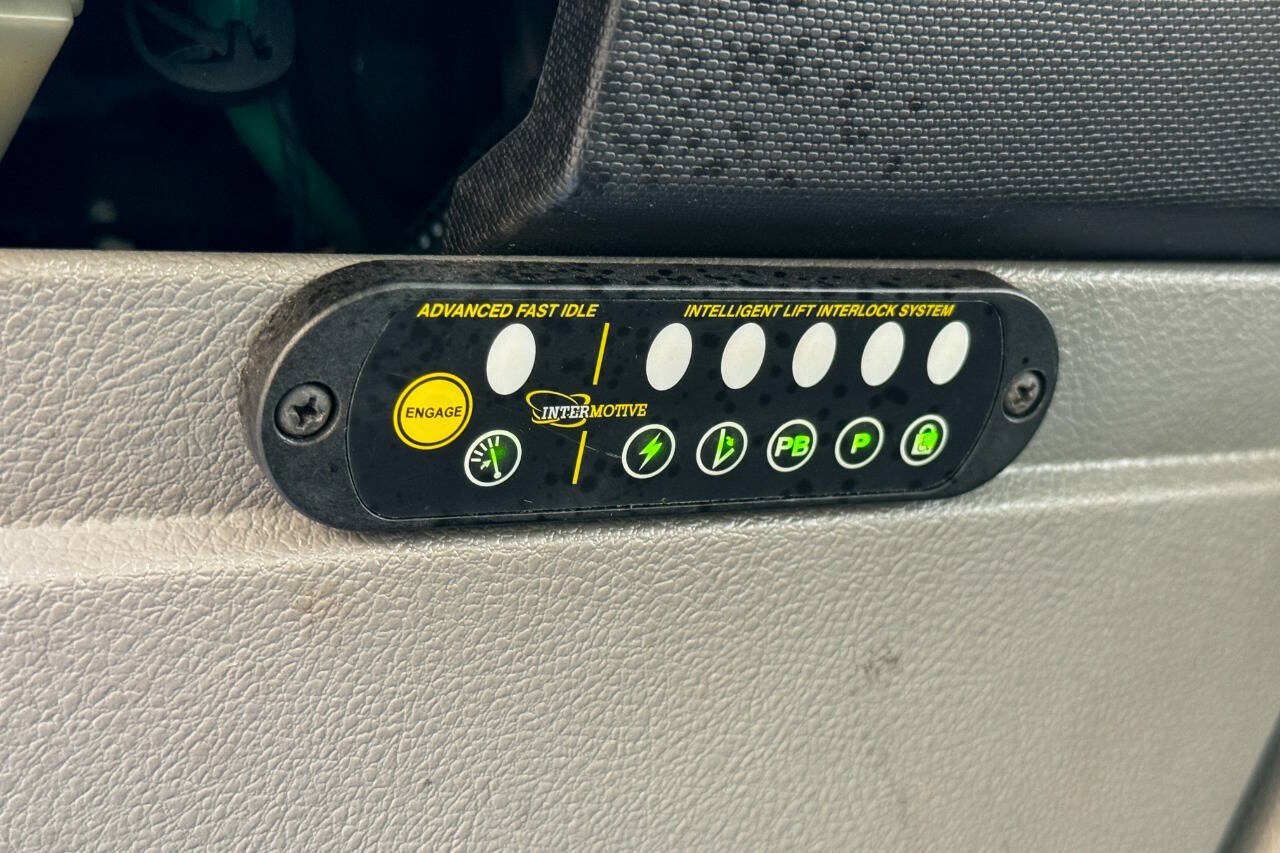 Used 2011 Ford E-350 and Econoline 350 Extended Super Duty w/ PWR Group RWD image 33