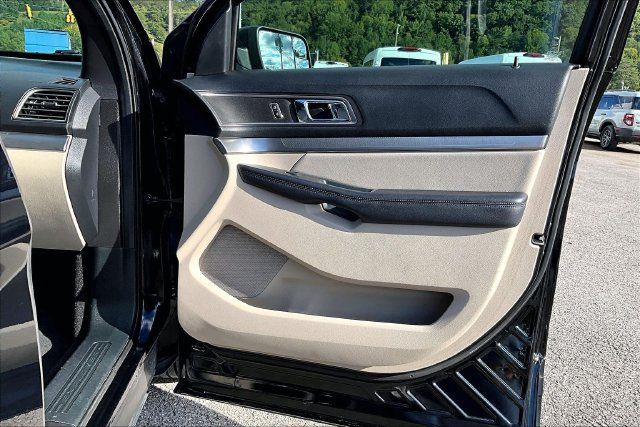 Used 2018 Ford Explorer XLT FWD image 18