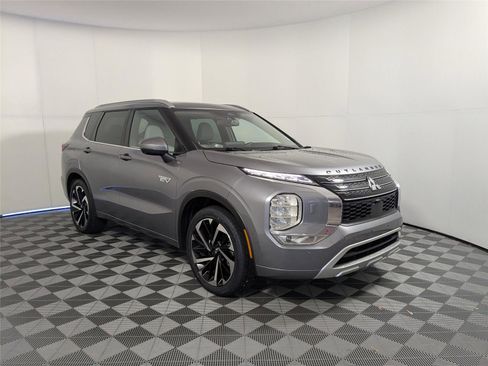 Used 2023 Mitsubishi Outlander SEL image 3