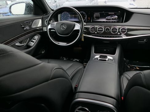 Used 2017 Mercedes-Benz S 550 Sedan image 25