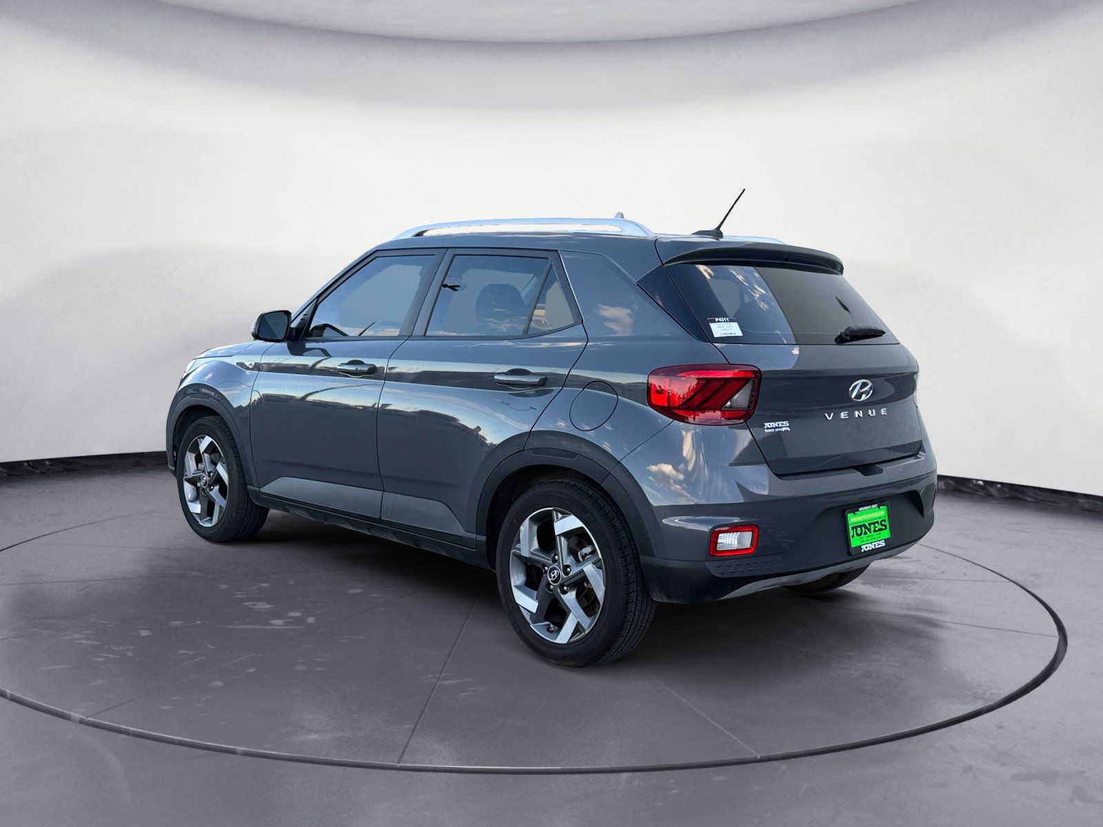 Used 2025 Hyundai Venue SEL FWD image 4