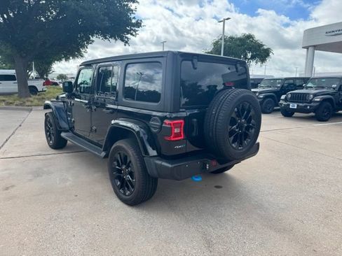 Used 2023 Jeep Wrangler Unlimited Sahara AWD/4WD image 8