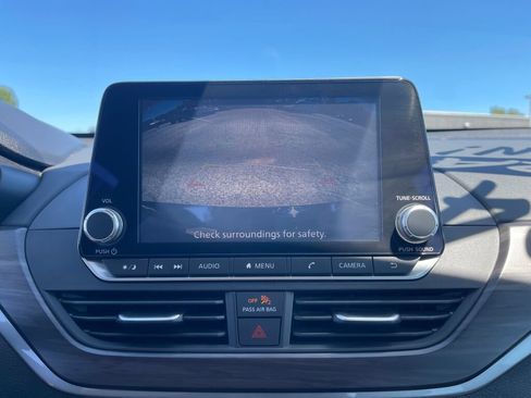 Used 2024 Nissan Altima 2.5 SV FWD image 11