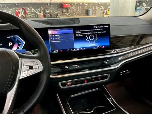 Used 2025 BMW X7 xDrive40i image 8