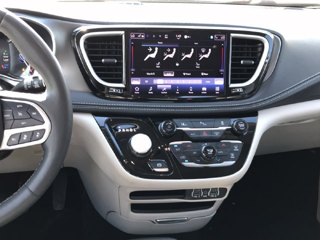 Used 2024 Chrysler Pacifica Limited FWD image 10