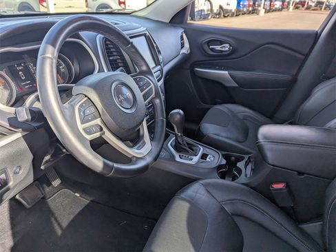 Used 2018 Jeep Cherokee Latitude Plus w/ Comfort/Convenience Group image 25