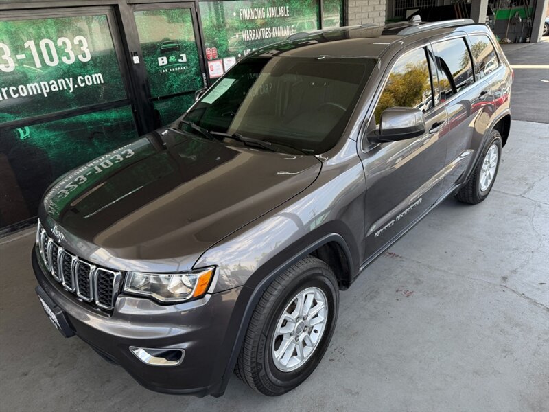Used 2019 Jeep Grand Cherokee Laredo RWD image 2