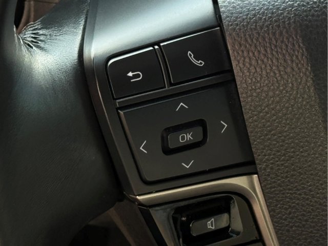 Used 2025 Toyota Camry XLE FWD image 13