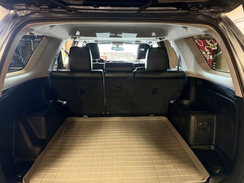 Used 2014 Toyota 4Runner Limited image 19