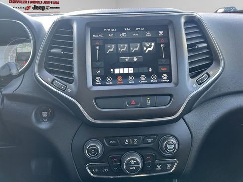 Used 2022 Jeep Cherokee Trailhawk image 18