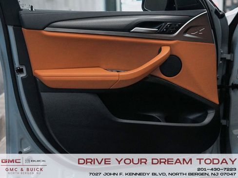 Used 2025 BMW X4 M40i w/ Premium Package image 11