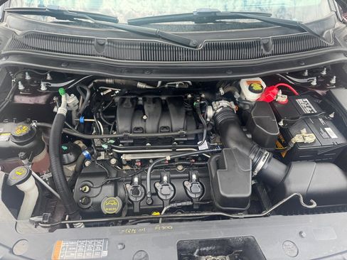 Used 2019 Ford Explorer XLT w/ Equipment Group 202A AWD/4WD image 10