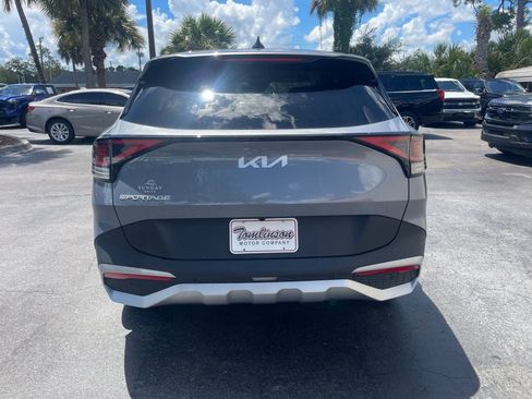 Used 2025 Kia Sportage LX FWD image 4