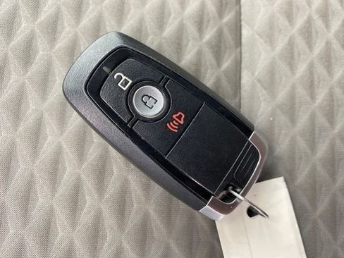 Used 2022 Ford Escape SE image 23