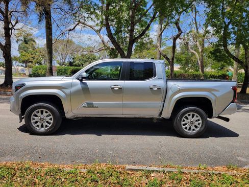 Used 2024 Toyota Tacoma SR5 RWD image 4