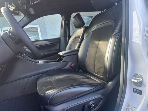 Used 2023 Jeep Grand Cherokee L Laredo image 11