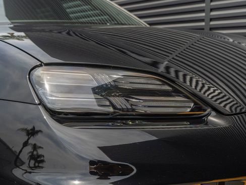 Used 2025 Porsche Macan Electric RWD image 13