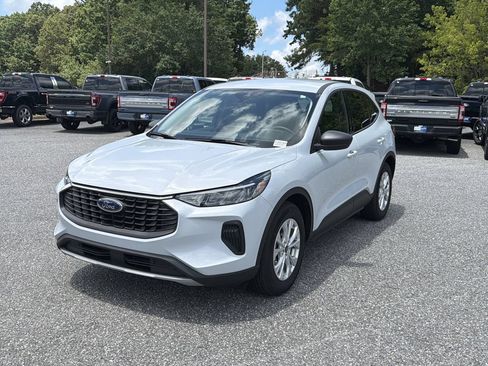 Used 2026 Ford Escape Active w/ Cold Weather Package FWD image 3