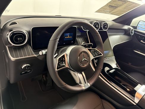 Used 2026 Mercedes-Benz GLC 300 4MATIC image 4