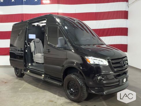 Used 2023 Mercedes-Benz Sprinter 2500 image 2