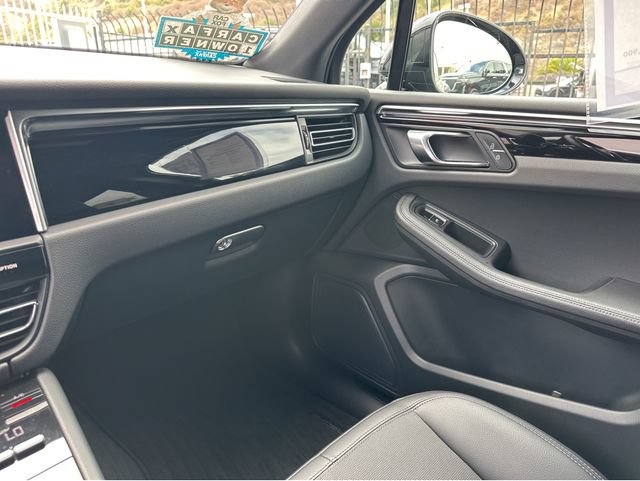 Used 2023 Porsche Macan Turbo AWD/4WD image 19