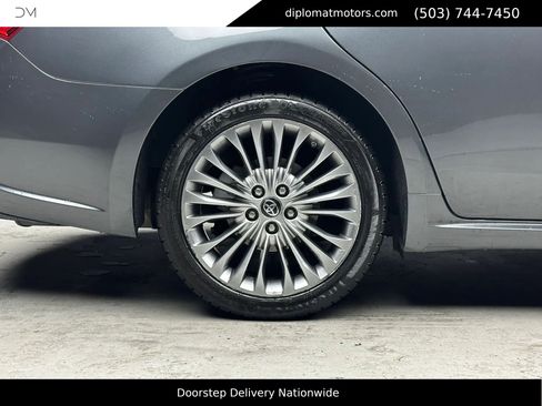 Used 2016 Toyota Avalon Limited w/ Toyota Safety Sense Package image 40