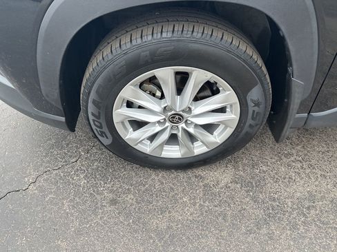 Used 2023 Toyota Corolla Cross LE w/ Moonroof Package image 9