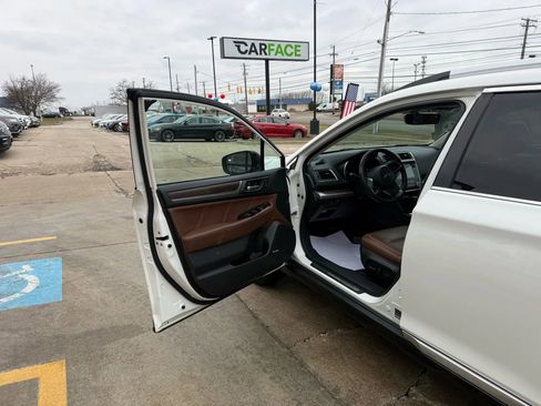 Used 2019 Subaru Outback 2.5i Touring image 18