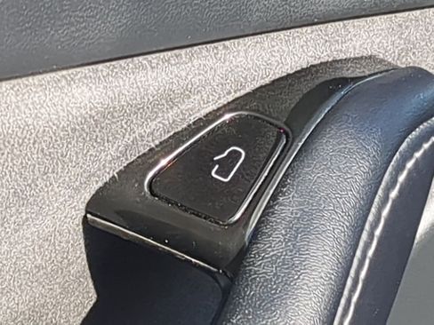 Used 2021 Tesla Model Y Long Range image 15