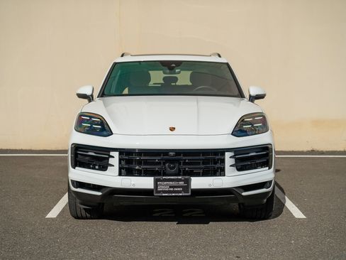 Used 2025 Porsche Cayenne image 6