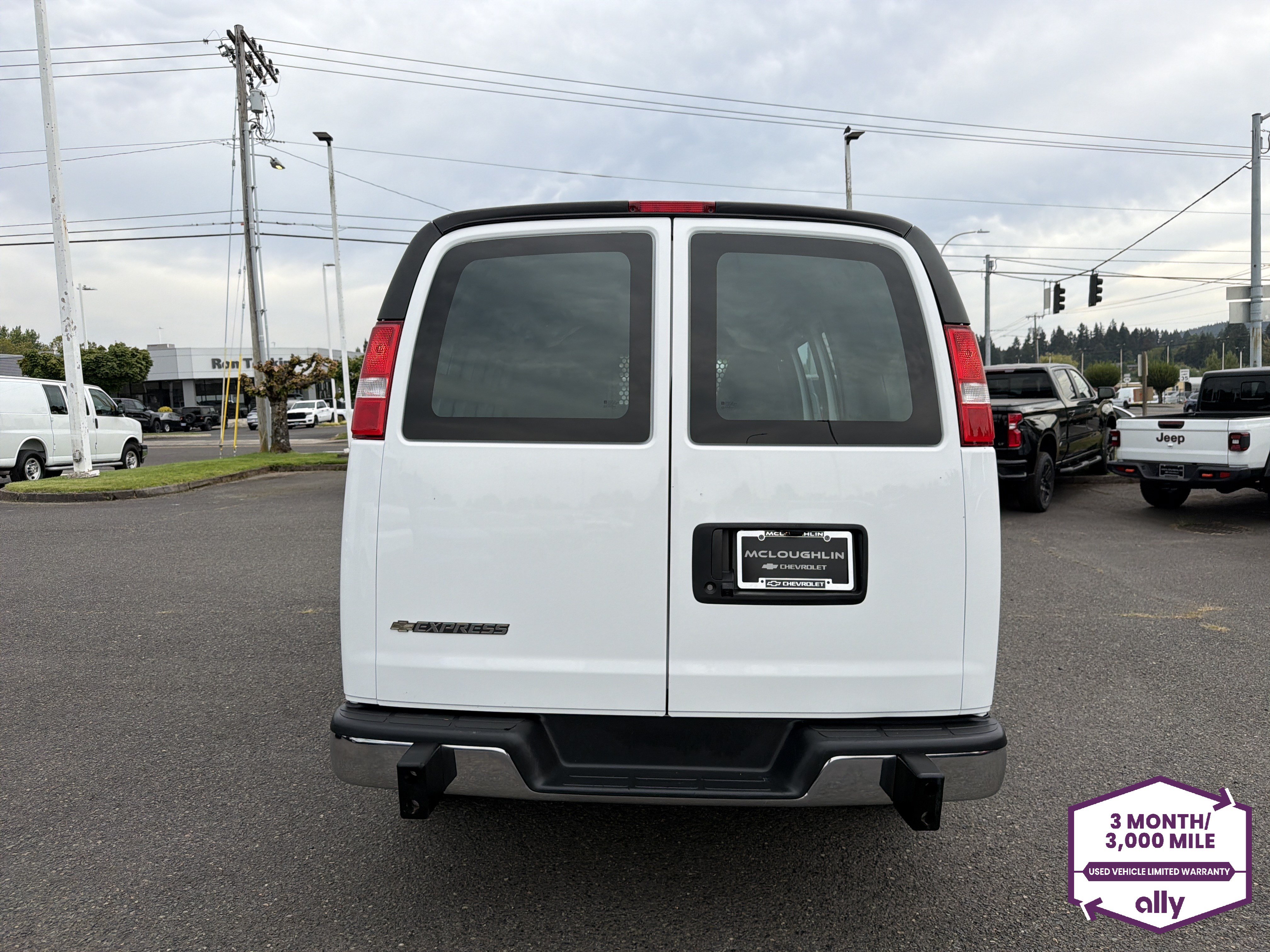Used 2025 Chevrolet Express 2500 w/ Driver Convenience Package RWD image 4