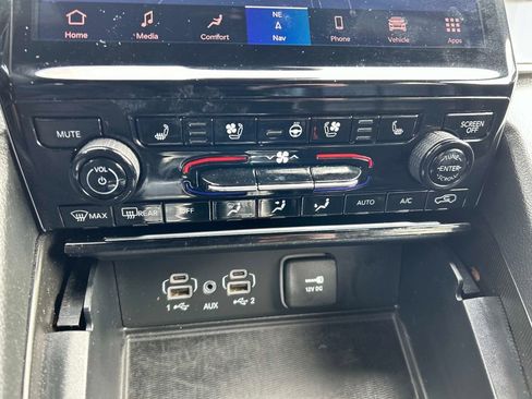 Used 2024 Jeep Grand Cherokee L Limited w/ Luxury Tech Group II image 36