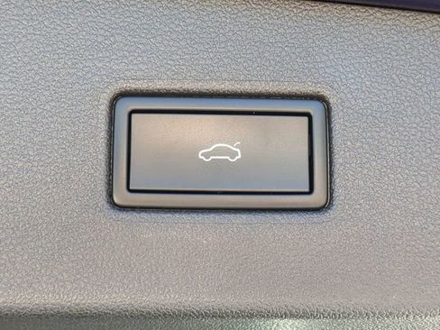 Certified 2023 Volkswagen Tiguan SEL R-Line image 10