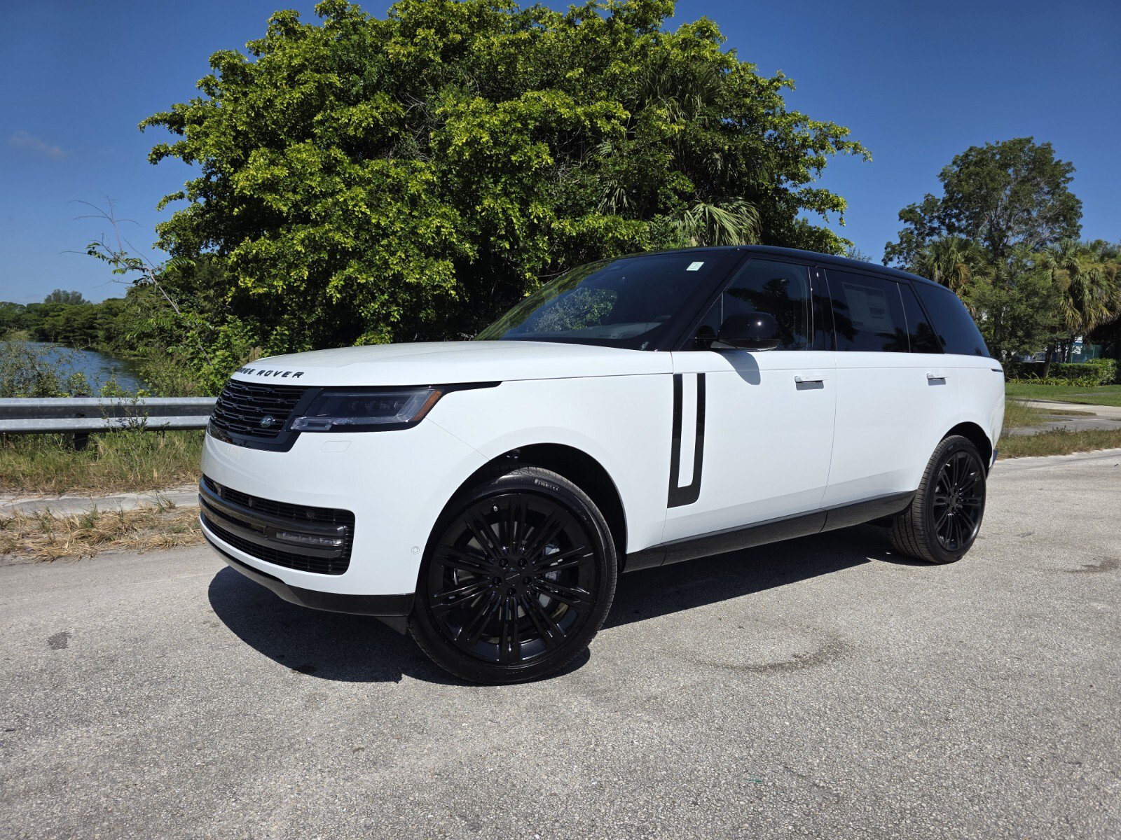 New 2026 Land Rover Range Rover Long Wheelbase SE AWD/4WD image 1