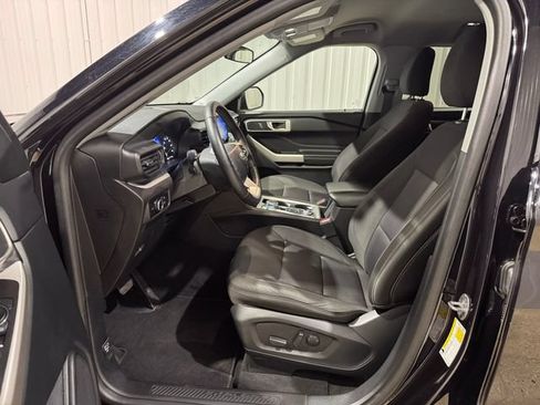 Used 2024 Ford Explorer XLT AWD/4WD image 9