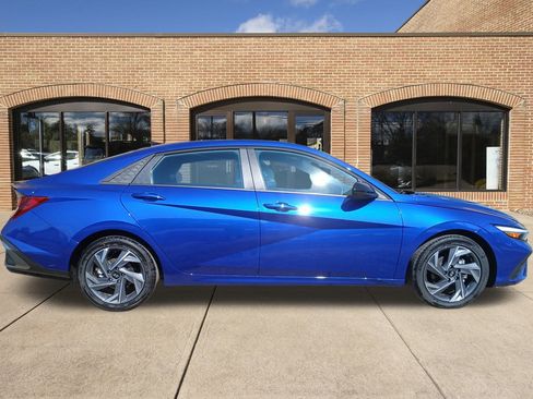 New 2025 Hyundai Elantra Sport image 2