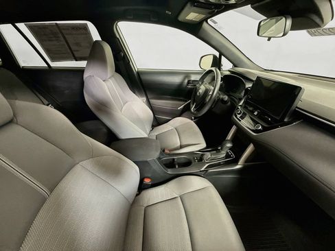 Used 2024 Toyota Corolla Cross AWD Hybrid w/ Moonroof Package image 27