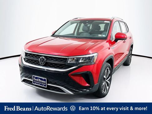 Used 2023 Volkswagen Taos SE w/ Panoramic Sunroof Package AWD/4WD image 3