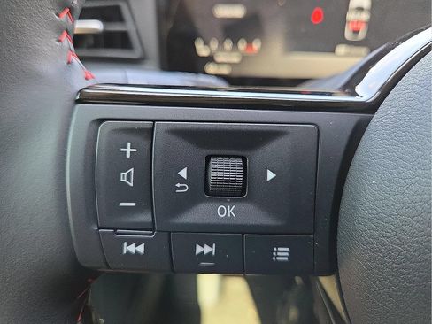 Used 2025 Nissan Kicks SR AWD/4WD image 19
