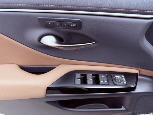 Certified 2024 Lexus ES 350 w/ Premium Package image 17