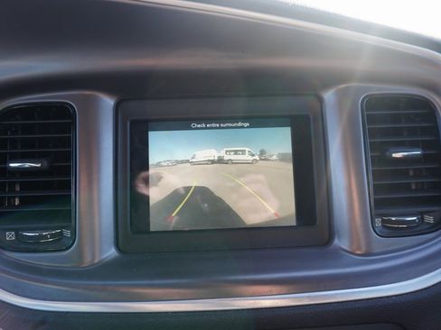 Used 2019 Dodge Charger SXT w/ Blacktop Package image 9