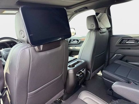 New 2026 GMC Yukon XL Denali w/ Denali Reserve Package AWD/4WD image 13
