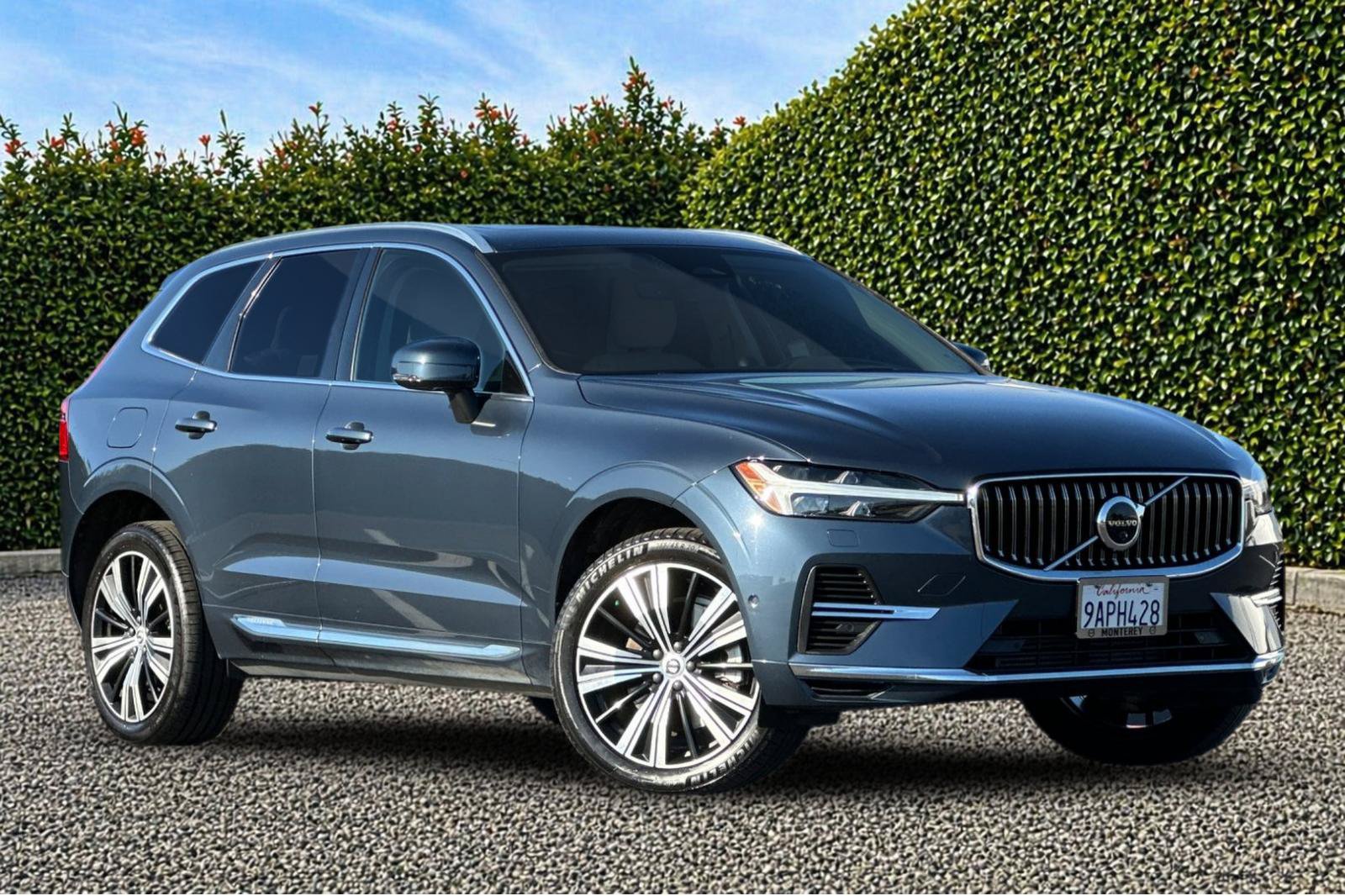 Used 2022 Volvo XC60 T8 Inscription w/ Advanced Package AWD/4WD image 1