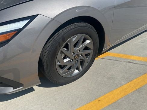 Used 2024 Hyundai Elantra SEL image 34