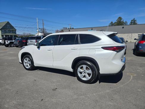 Used 2023 Toyota Highlander L image 4