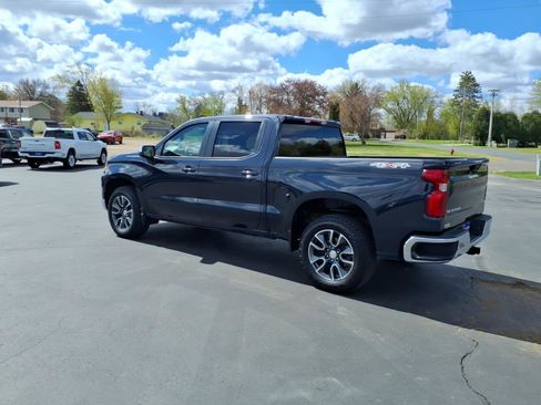 Used 2024 Chevrolet Silverado 1500 LT AWD/4WD image 3