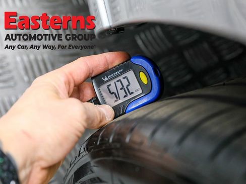 Used 2023 Chrysler 300 S image 27